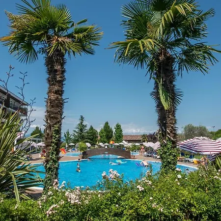 Отель Bella Italia 4*